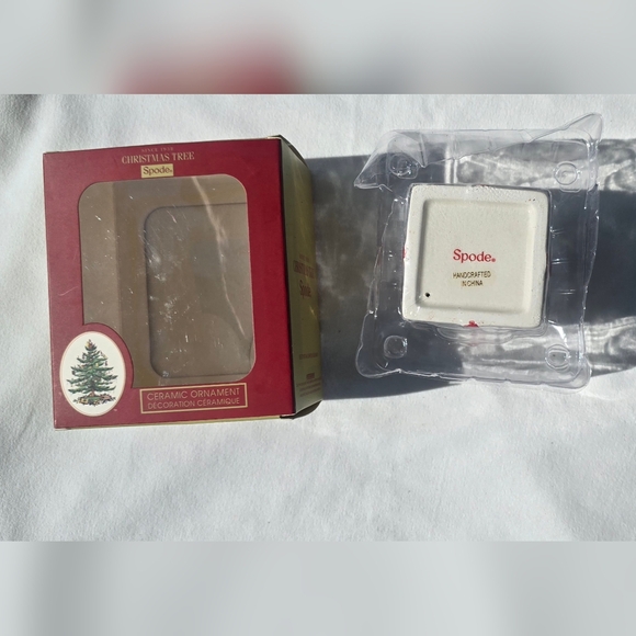 Spode Christmas Tree Ceramic Ornament - Red and Green - Picture 4 of 11